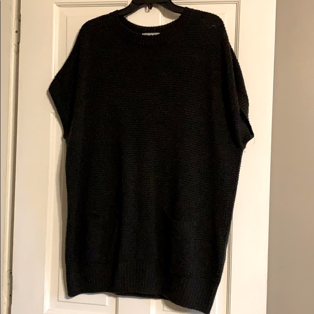 Short sleeve sweater